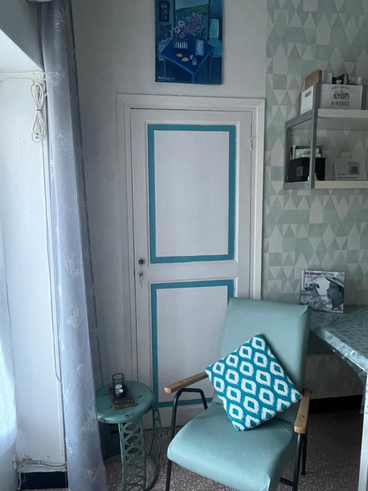 Welcome In The Cozy Blue Nest Pedestrian マントン エクステリア 写真